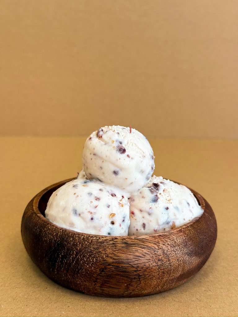 Червени боровинки, орехи и шоколад