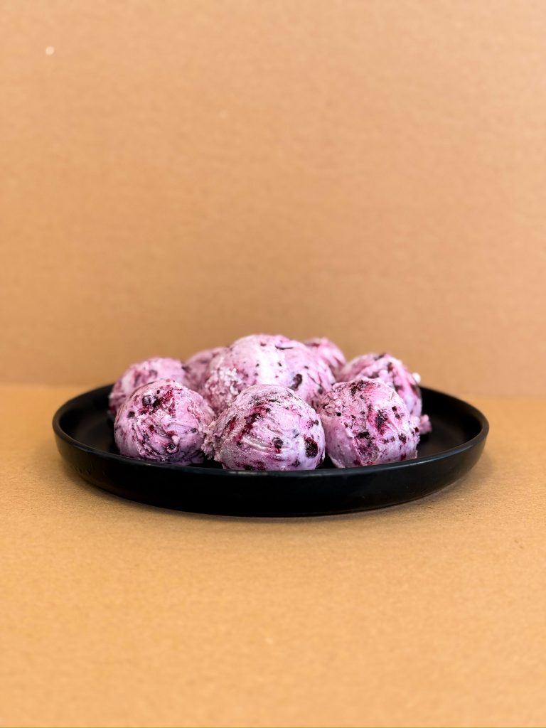 Маскарпоне с горски плодове